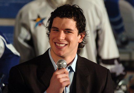 Pittsburgh Penguin rookie Sidney Crosby pictured in a January 22 2007 file photo has signed a five-year contract extension with the Penguins in Pittsburgh on July 10 2007. (UPI Photo\/Ian Halperin\/FILES)