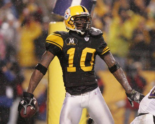 Pittsburgh Steelers Santonio Holmes celebrates after scoring a touchdown in the first quarter against the Baltimore Ravens at Heinz Field in Pittsburgh Pennsylvania on November 5 2007. (UPI Photo\/Stephen Gross)