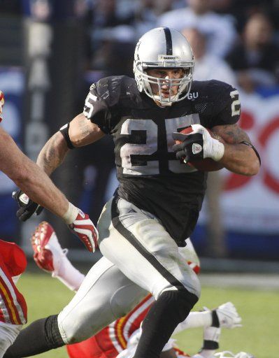 Oakland Raiders Justin Fargas (25) runs against the Kansas City Chiefs on a short gain in the second quarter at the Oakland Coliseum in Oakland California on November 30 2008. The Chiefs defeated the Raiders 20-13. (UPI Photo\/Terry Schmitt)
