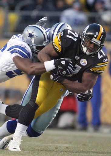 Dallas Cowboys Bradie James (56) tackles Pittsburgh Steelers Mewelde Moore (21) during the first quarter at Heinz Field in Pittsburgh Pennsylvania on December 7 2008. .(UPI Photo\/Stephen Gross)