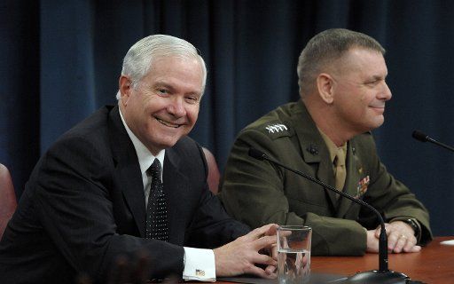 Defense Secretary Robert Gates and Joint Chiefs Vice Chairman Gen. James Cartwright (R) outline the Defense Department\