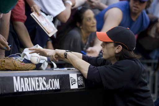 San Francisco Giants pitcher Tim Lincecum signs autographs before their game against the Seattle Mariners at SAFECO Field in Seattle May 22 2009. (UPI Photo\/Jim Bryant)
