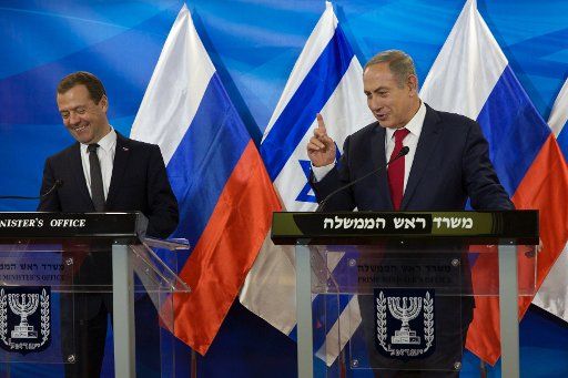 Israeli Prime Minister Benjamin Netanyahu (R) and Russia\