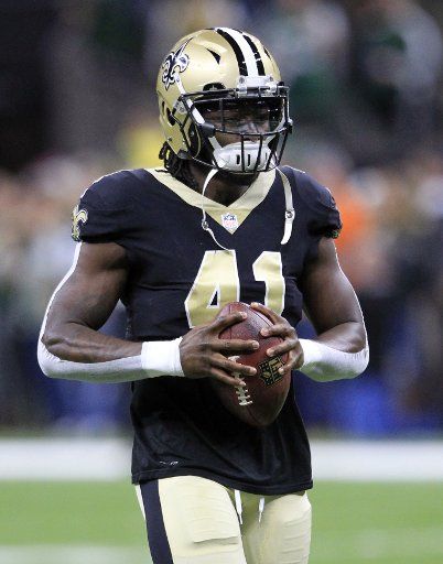 New Orleans Saints running back Alvin Kamara (41) warms up before the game with the New York Jets at the Mercedes-Benz Superdome in New Orleans December 17, 2017. Photo by AJ Sisco\/