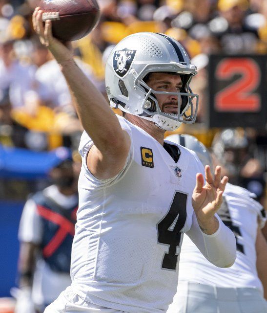 Las Vegas Raiders quarterback Derek Carr (4) throws in the first quarter against the Pittsburgh Steelers at Heinz Field on Sunday, September 19, 2021. Photo by Archie Carpenter