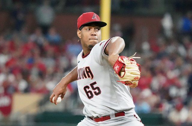 Arizona Diamonbacks pitcher Luis Frias delivers a pitch to the St. Louis Cardinals in the sixth inning at Busch Stadium in St. Louis on Friday, April 29, 2022. Photo by Bill Greenblatt
