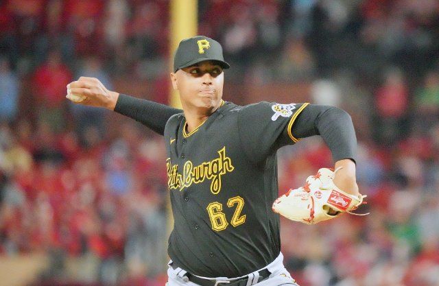 Pittsburgh Pirates starting pitcher Johan Oviedo delivers a pitch to the St. Louis Cardinals in the first inning at Busch Stadium in St. Louis on Friday, September 30, 2022. Photo by Bill Greenblatt