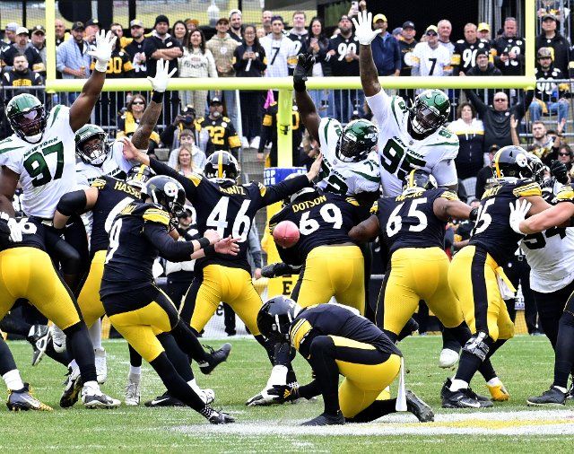 Pittsburgh Steelers place kicker Chris Boswell (9) kicks a 59 yard field goal to end the second quarter against the New York Jets at Acrisure Stadium on Sunday, October 2, 2022 in Pittsburgh Photo by Archie Carpenter