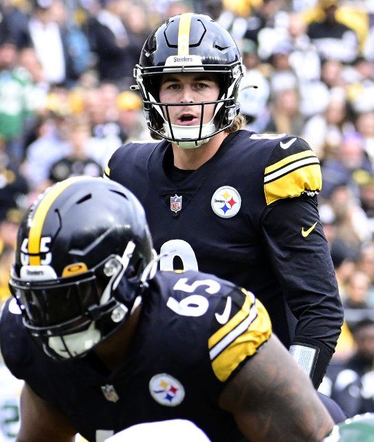 Pittsburgh Steelers quarterback Kenny Pickett (8) takes over the role of quarterback in the third quarter against the New York Jets at Acrisure Stadium on Sunday, October 2, 2022 in Pittsburgh Photo by Archie Carpenter