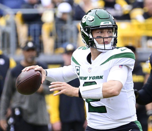New York Jets quarterback Zach Wilson steps back to pass in the second quarter of the Jets 24-20 win against the Pittsburgh Steelers at Acrisure Stadium on Sunday, October 2, 2022 in Pittsburgh Photo by Archie Carpenter