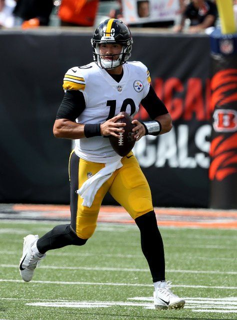 Pittsburgh Steeles quarterback Mitch Trubisky (10) throws on the run under pressure from the Cincinnati Bengals defense during the second half of play at Paycor Stadium on Sunday, September 11, 2022 in Cincinnati. Ohio Photo by John Sommers II