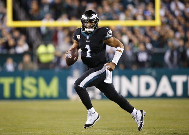 Philadelphia Eagles Jalen Hurts scrambles out of the pocket in the 2nd quarter against the Green Bay Packers in week 12 of the NFL season at Lincoln Financial Field in Philadelphia on Sunday, November 27, 2022 Photo by John Angelillo