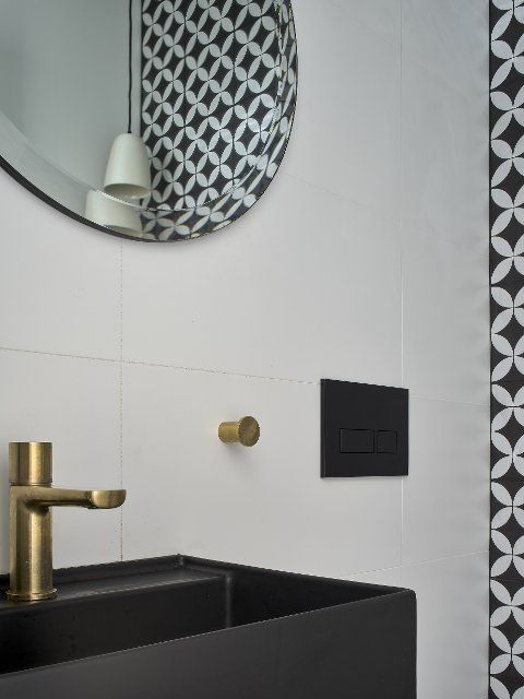 Guest bathroom. Birchgrove House, Sydney, Australia. Architect: TW Architects, 2021