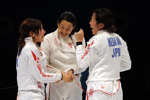 (101123) -- GUANGZHOU Nov. 23 2010 (Xinhua) -- Players of Japan jubilate for winning the women\