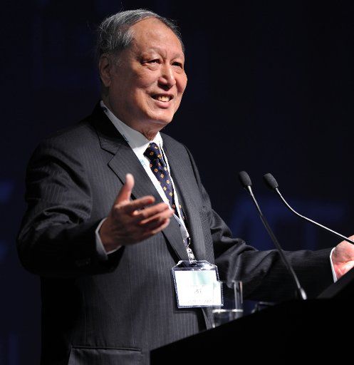 (110117) -- HONG KONG Jan. 17 2011 (Xinhua) -- Cheng Siwei chairman of International Finance Forum (IFF) of China delivers a speech at the opening ceremony of the Asian Financial Forum (AFF) 2011 in Hong Kong south China Jan. 17 2011. The two-...