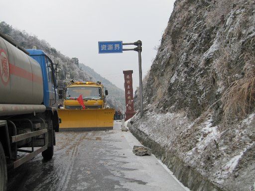 (110104) -- GUANGXI Jan.4 2011 (Xinhua) -- A snow remover cleans the snow on the road in Ziyuan County southwest China\