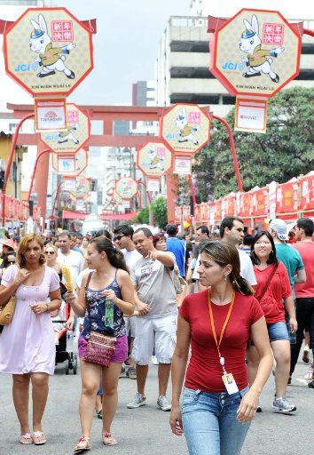 (110130) -- SAO PAULO Jan. 30 2011 (Xinhua) -- People visit a Spring Festival fair in Sao Paulo Brazil Jan. 29 2011. Overseas Chinese in Sao Paulo celebrate the upcoming Chinese Lunar New Year in recent days. (Xinhua\/Song Weiwei) (lr)