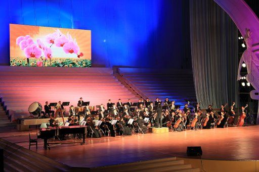 (110418) -- PYONGYANG April 18 2011 (Xinhua) -- The symphony orchestra of China\
