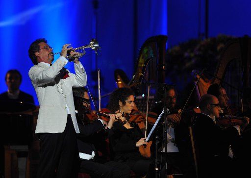 (110426) -- BEIJING April 26 2011 (Xinhua) -- Mauro Maur (1st L) plays the trumpet during a symphony concert at the People\