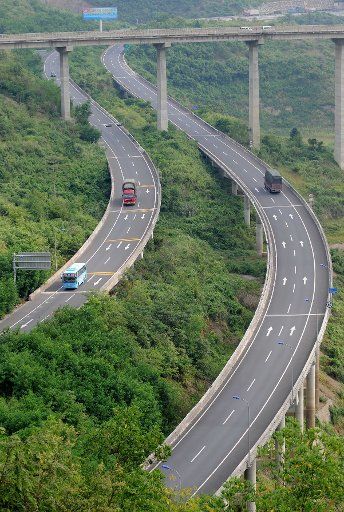 (110531) -- RUILI May 31 2011 (Xinhua) -- Photo taken on July 13 2010 shows expressways linking China and Vietnam in Wenshan southwest China\