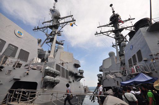 (110630) -- MANILA June 30 2011 (Xinhua) -- Two U.S.guided missile destroyer await joint exercise at the Puerto Princessa Port in Palawan Island Philippines June 29 2011. Navies from the United States and the Philippines are carrying out a 11-...