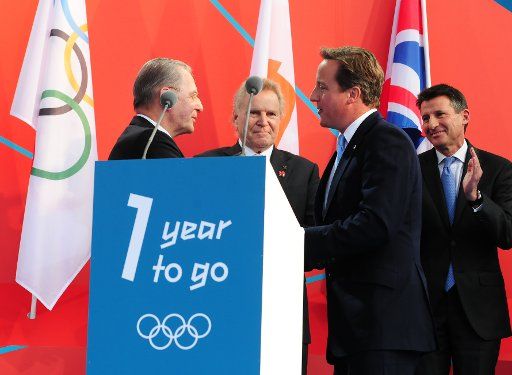 (110727) -- LONDON July 27 2011 (Xinhua) -- International Olympic Committee (IOC) President Jacques Rogge (L) and British Prime Minister David Cameron (2nd R) shake hands during the "London 2012 - One Year To Go" celebration at Trafalgar Square in ...