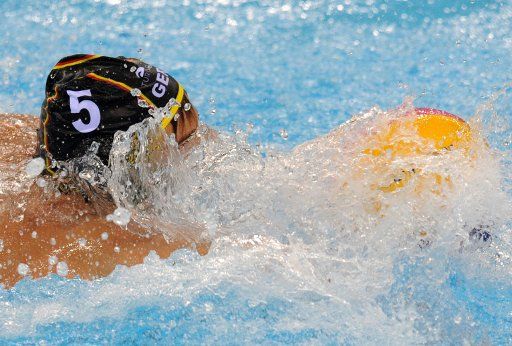 (110720) -- SHANGHAI July 20 2011 (Xinhua) -- Marko Yannik Stamm of Germany (L) competes in the preliminary round of men\