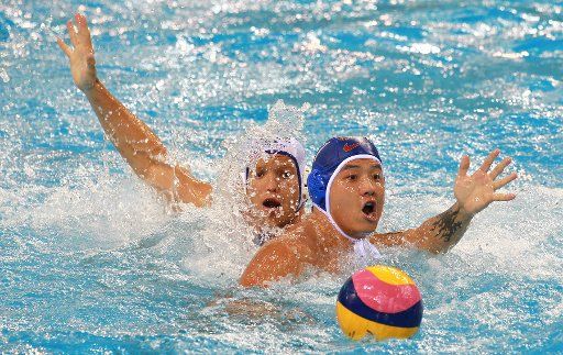 (110724) -- SHANGHAI July 24 2011 (Xinhua) -- Two players compete in the semifinal of men\