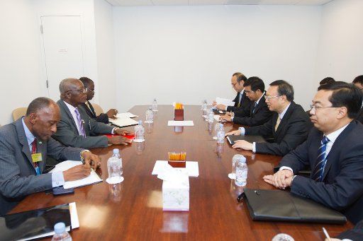 (110921) -- NEW YORK Sept. 21 2011 (Xinhua) -- Chinese Foreign Minister Yang Jiechi (2nd R) meets with Sierra Leone\