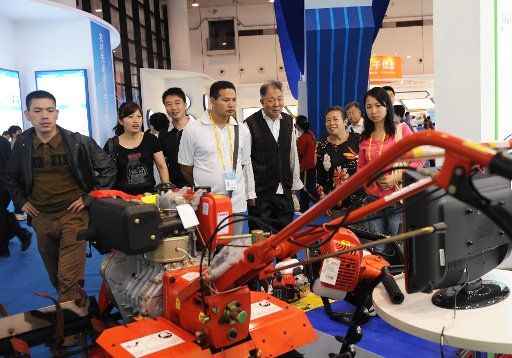 (111025) -- NANNING Oct. 25 2011 (Xinhua) -- Visitors look at agricultural machinery displayed in the Pavilion of Advanced Technology during the 8th China-ASEAN Expo in Nanning southwest China\