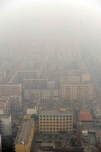 (111014) -- HARBIN Oct. 14 2011 (Xinhua) -- Photo taken on Oct. 14 2011 shows the foggy Harbin capital of northeast China\