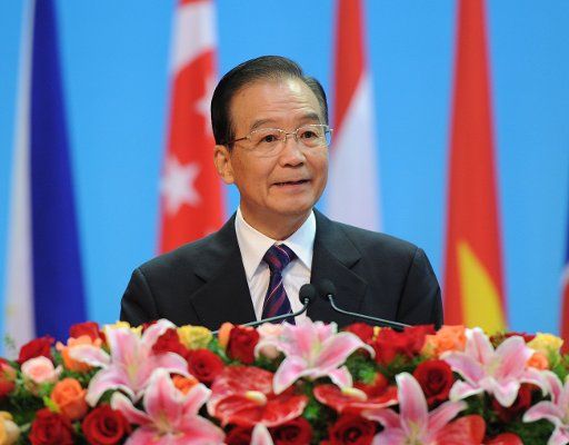 (111021) -- NANNING Oct. 21 2011 (Xinhua) -- Chinese Premier Wen Jiabao gives the keynote speech at the opening ceremony of the Eighth China-ASEAN Business and Investment Summit in Nanning capital of southwest China\