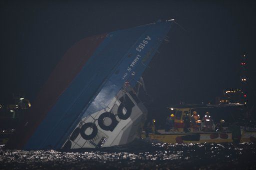 (121002) -- HONG KONG, Oct. 2, 2012 (Xinhua) -- Rescuers get close to a partially-submerged vessel after a collision in Hong Kong, south China, Oct. 2, 2012. At least eight people were killed after two vessels collided on Monday evening off the ...