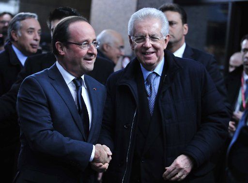 (121213) -- BRUSSELS, Dec. 13, 2012 (Xinhua) -- French President Francois Hollande (L) shakes hands with Italian Prime Minister Mario Monti upon their arrival at European Union(EU) headquarters for EU leaders Summit in Brussels, capital of Belgium, ...