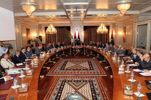 (121122) -- TRIPOLI, Nov. 22, 2012 (Xinhua) -- Photo taken on Nov. 21, 2012 shows the first meeting of Libya interim government in Tripoli, Libya. The Libya interim government, headed by Prime Minister Ali Zaidan, held its first extended meeting on ...
