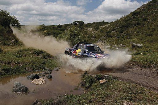 (130115) -- CORDOBA, Jan. 15, 2013 (Xinhua) -- Image provided by ASO\/DPPI shows a driver competing during the ninth stage of the Rally Dakar in Cordoba, Argentina, on Jan. 14, 2013. (Xinhua\/ASO\/DPPI) (da) (sp)