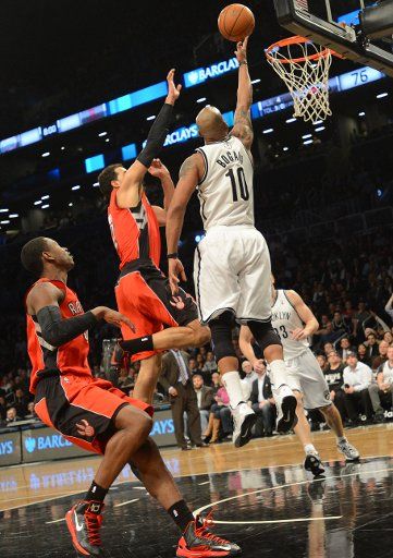 (130116) -- NEW YORK, Jan. 16, 2013 (Xinhua) -- Keith Bogans (R) of Brooklyn Nets goes to the basket during the NBA game against Toronto Raptors in New York, the United States, on Jan. 15, 2013. Nets won 113-106. (Xinhua\/Wang Lei)