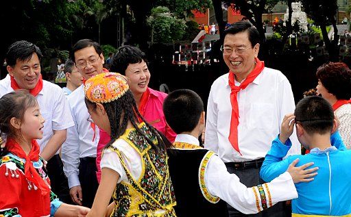 TO MATCH:Profile: "Always bearing the people in mind" -- Zhang Dejiang (121224) -- BEIJING, Dec. 24, 2012 (Xinhua) -- File photo taken on May 30, 2012 shows Zhang Dejiang (R) visits children to celebrate the International Children\