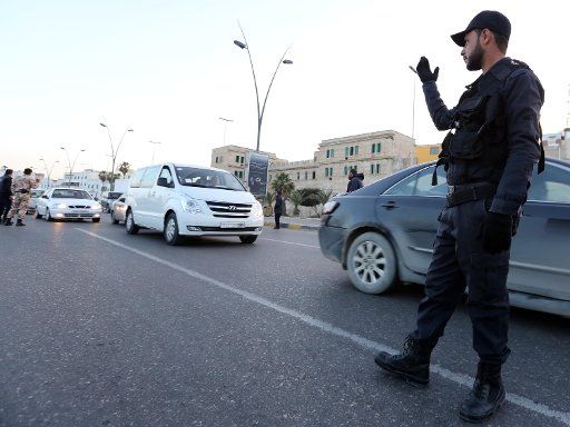 (130203) -- TRIPOLI, Feb. 3, 2013 (Xinhua) -- Members of Libyan security forces check vehicles at a street intersection in Tripoli, Libya, on Feb. 3, 2013 as part of a joint security launched by the Defence and Interior ministries, after the call ...