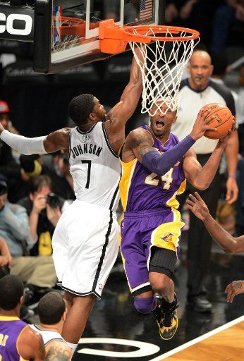 (130206) -- NEW YORK, Feb. 6, 2013 (Xinhua) -- Los Angeles Lakers\