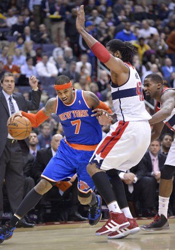 (130207) -- WASHINGTON, Feb. 7, 2013 (Xinhua) -- Carmelo Anthony (L) of New York Knicks vies with Nene of Washington Wizards during the NBA game in Washington, the United States, Feb. 6, 2013. Knicks lost 96-106. (Xinhua\/Zhang Jun)
