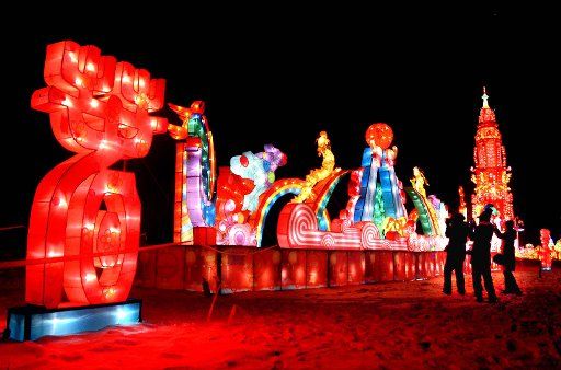 (130214) -- SHENYANG, Feb. 14, 2013 (Xinhua) -- Visitors view the lanterns during a lantern show held to celebrate the Spring Festival, or the Chinese Lunar New Year, at the Qipanshan scenic area in Shenyang, capital of northeast China\