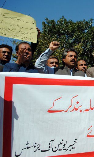 (130302) -- PESHAWAR, March 2, 2013 (Xinhua) -- Pakistani journalists shout slogans during a protest rally against the killing of Mehmood Jan Afridi, who worked for the Urdu-language Intekhab daily, in northwest Pakistan\