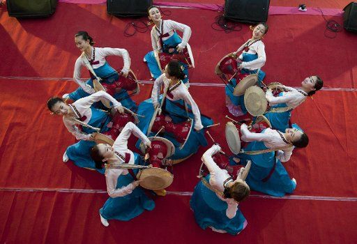 (130302) -- CALCUTTA, Mar. 2, 2013 (Xinhua) -- Chinese artists perform traditional dance during the "Chinese Spring Festival 2013" at Rabindra Bharati University in Calcutta, capital of eastern Indian state West Bengal, Mar. 1, 2013. The Chinese ...