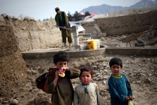 (130414) -- KABUL, April 14, 2013 (Xinhua) -- Afghan children gather around their homes at a slum area in Kabul, Afghanistan on April 14, 2013. Some 8.4 million students, 39 percent of them girls, now go to school in the post-Taliban Afghanistan, ...