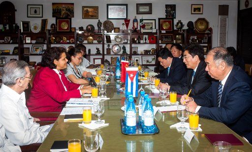 (130602) -- HAVANA, June 2, 2013 (Xinhua) -- Guo Jinlong (2nd R), secretary of the Communist Party of China (CPC) Beijing Municipal Committee, holds talks with Mercedes Lopez Acea (2nd L), vice president of the Council of State of Cuba and first ...