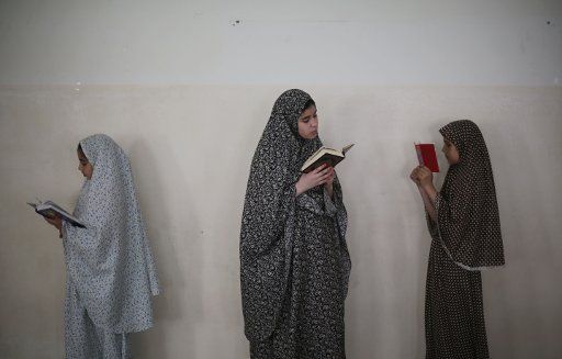 (130603) -- GAZA, June 3, 2013 (Xinhua) -- Palestinian girls read Muslim holy book Quran during a lesson at a mosque in Gaza City, on June 3, 2013. (Xinhua\/Wissam Nassar)