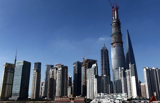(130717) -- SHANGHAI , July 17, 2013 (Xinhua) -- Photo taken on July 17, 2013 shows Shanghai Tower under construction in east China\