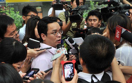 (130828) -- BEIJING, Aug. 28, 2013 (Xinhua) -- Lan He (C), the legal adviser of Junior Li, the suspect, is interviewed outside the court in Beijing, capital of China, Aug. 28, 2013. The teenage son of a renowned Chinese tenor, who was allegedly ...