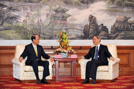 (130814) -- BEIJING, Aug. 14, 2013 (Xinhua) -- Zhang Zhijun(R), director of the Taiwan Work Office of the Communist Party of China Central Committee and director of the Taiwan Affairs Office of the State Council, meets with Lin Join-sane, chairman ...